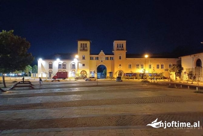 Ambient biznesi me qera 3+1 ne Tirane - 6,890 Euro