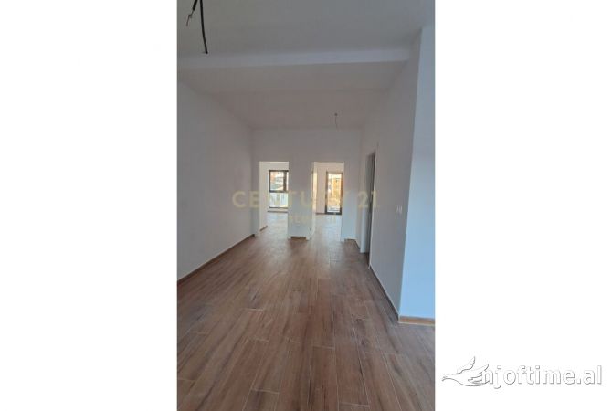 Ambient biznesi me qera 3+1 ne Tirane - 3,000 Euro