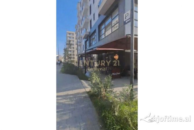 Ambient biznesi me qera 2+1 ne Tirane - 2,500 Euro
