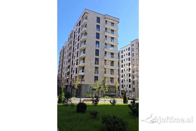 Ambient biznesi me qera 2+1 ne Tirane - 2,500 Euro