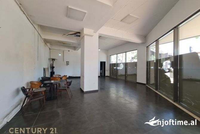 Ambient biznesi me qera 2+1 ne Tirane - 1,200 Euro