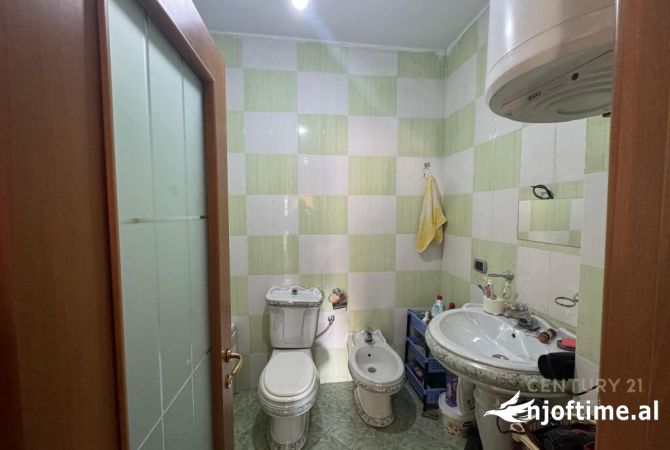 Shtepi ne shitje Apartament ne Tirane, 2+1, Mobilimi E mobiluar, Pagesa 125,000  Euro.