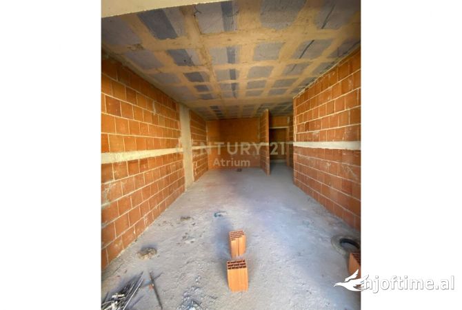 Shtepi ne shitje Apartament ne Tirane, 1+1, Mobilimi Bosh, pa mobiluar, Pagesa 70,860  Euro.