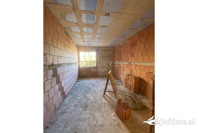 Shtepi ne shitje Apartament ne Tirane, 1+1, Mobilimi Bosh, pa mobiluar, Pagesa 70,860  Euro.