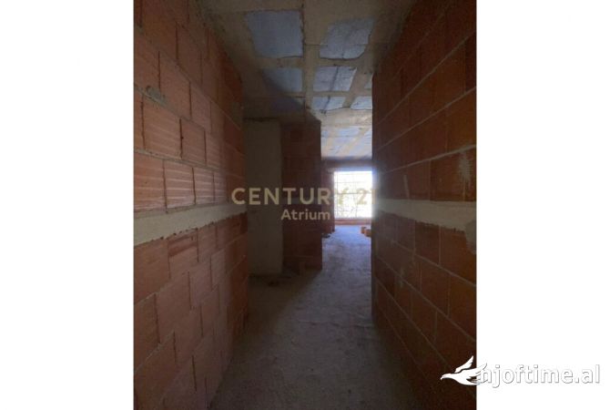 Shtepi ne shitje Apartament ne Tirane, 1+1, Mobilimi Bosh, pa mobiluar, Pagesa 70,860  Euro.