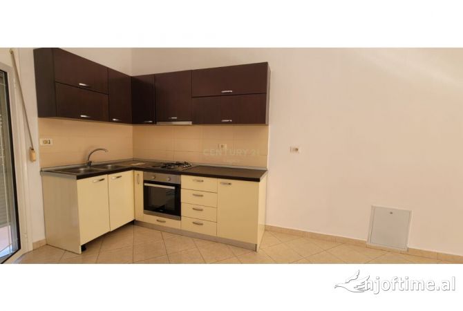 Shtepi ne shitje Vila Luksoze ne Tirane, 2+1, Mobilimi Pjeserisht e mobiluar, Pagesa 295,000  Euro.