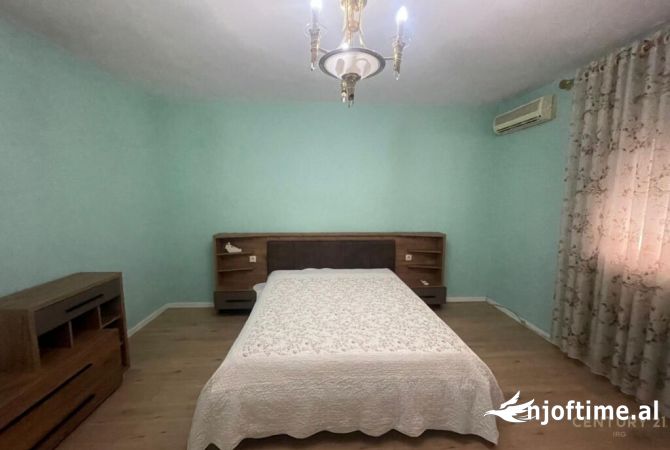 Shtepi me qera Apartament ne Tirane, 2+1, Mobilimi E mobiluar, Pagesa 800  Euro.