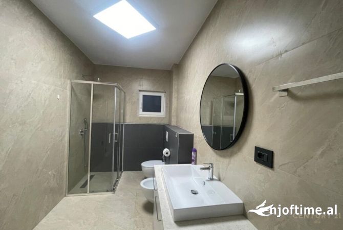 Shtepi me qera Apartament ne Tirane, 2+1, Mobilimi E mobiluar, Pagesa 800  Euro.