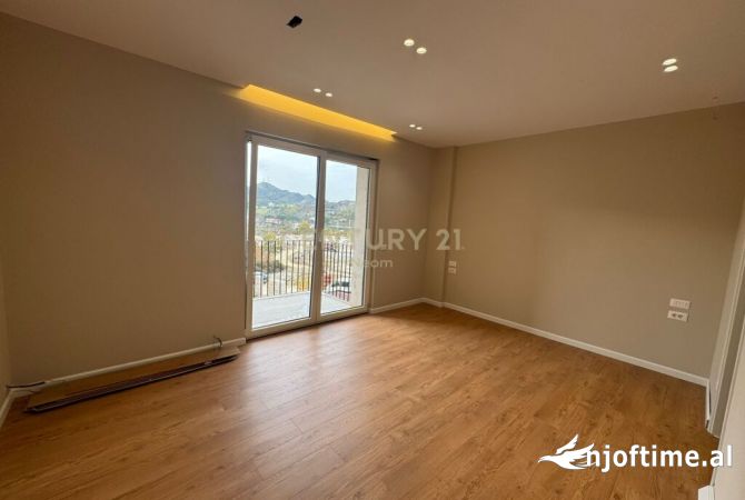 Shtepi ne shitje Apartament ne Tirane, 2+1, Mobilimi Bosh, pa mobiluar, Pagesa 255,000  Euro.