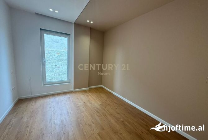 Shtepi ne shitje Apartament ne Tirane, 2+1, Mobilimi Bosh, pa mobiluar, Pagesa 255,000  Euro.