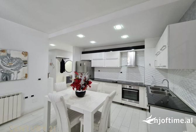 Shtepi me qera 2+1 ne Tirane - 750 Euro