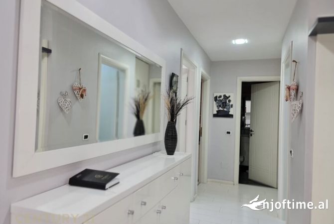 Shtepi me qera 2+1 ne Tirane - 750 Euro