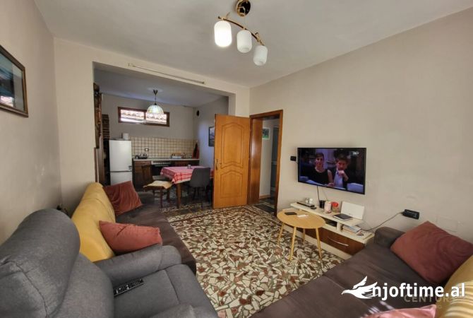 Shtepi me qera 2+1 ne Tirane - 1,100 Euro