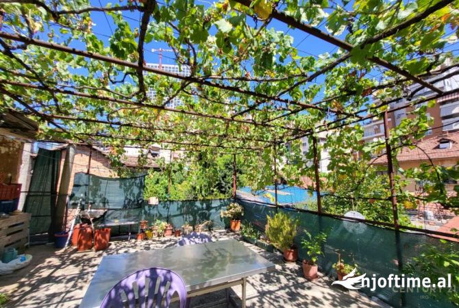 Shtepi me qera 2+1 ne Tirane - 1,100 Euro