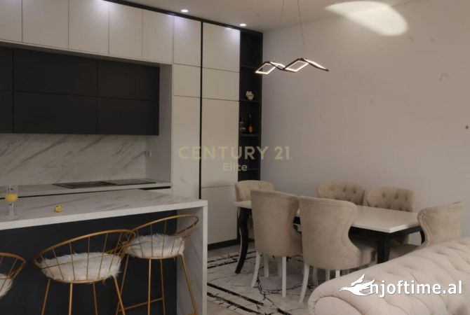 Shtepi me qera Shtepi Private ne Tirane, 2+1, Mobilimi E mobiluar, Pagesa 1,700  Euro.