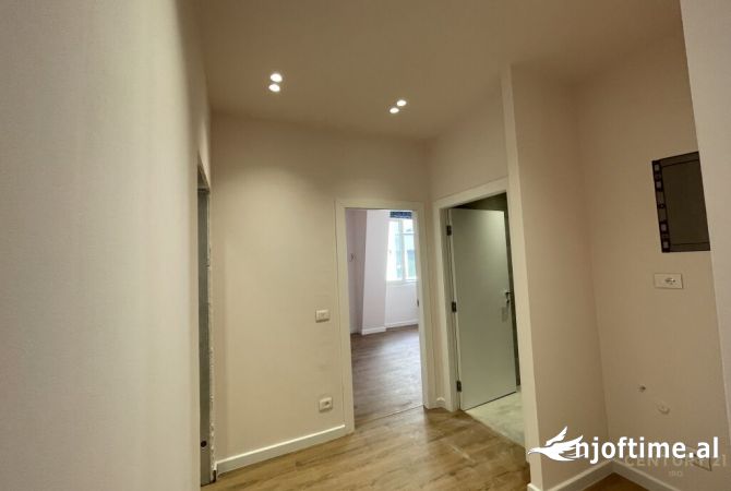 Ambient biznesi me qera 3+1 ne Tirane - 1,600 Euro