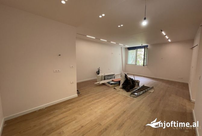 Ambient biznesi me qera 3+1 ne Tirane - 1,600 Euro