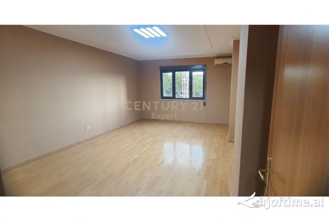 Ambient biznesi me qera 3+1 ne Tirane - 1,600 Euro