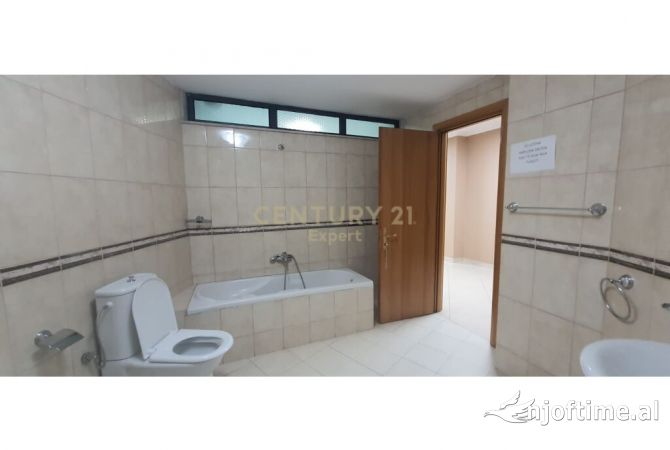 JAPIM ME QIRA AMBJENT NE QENDER 3+1+2