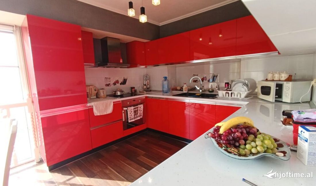 Shtepi me qera Apartament ne Tirane, 3+1, Mobilimi E mobiluar, Pagesa 700  Euro.