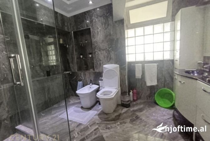 Shtepi me qera Apartament ne Tirane, 3+1, Mobilimi E mobiluar, Pagesa 700  Euro.