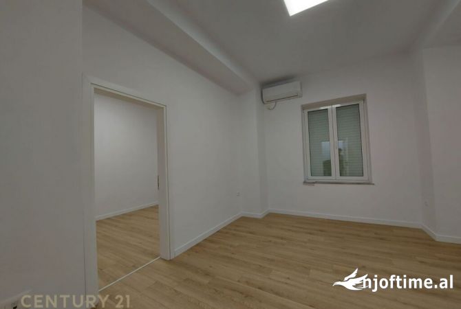 Ambient biznesi me qera 3+1 ne Tirane - 900 Euro