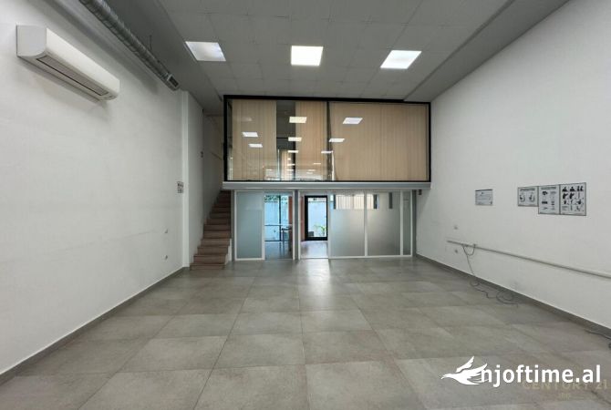 Ambient biznesi me qera 3+1 ne Tirane - 2,000 Euro