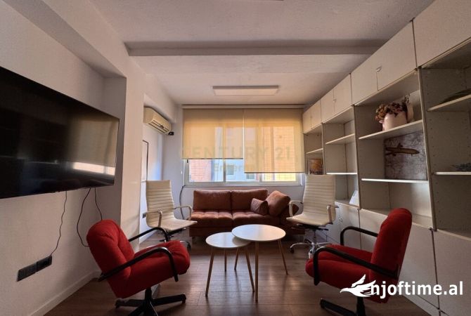 Ambient biznesi me qera 3+1 ne Tirane - 1,400 Euro