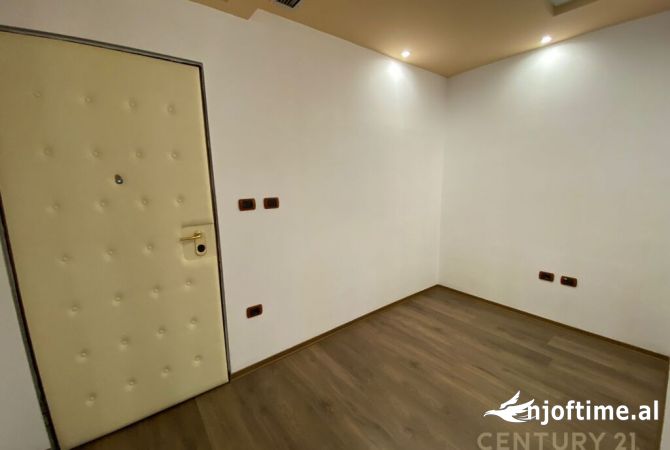 Tek kullat binjake japim ambient per zyra me qira