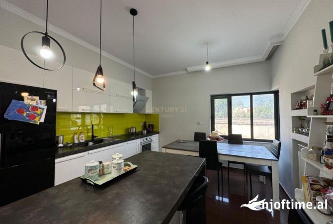 Shtepi me qera 2+1 ne Tirane - 800 Euro