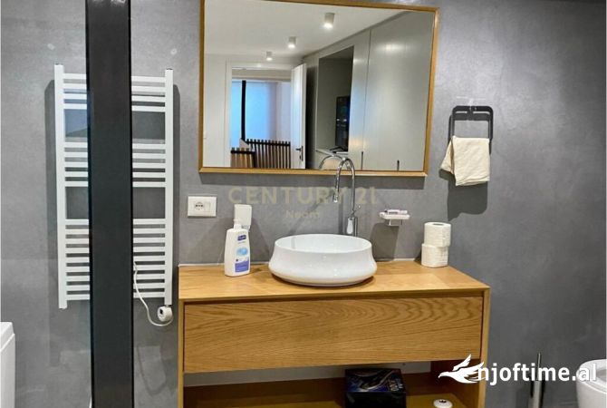 Shtepi me qera Duplex(shtepi me 2 kate) ne Tirane, 2+1, Mobilimi E mobiluar, Pagesa 1,300  Euro.