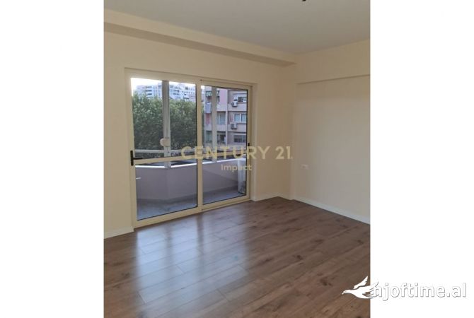 Ambient biznesi me qera 3+1 ne Tirane - 900 Euro
