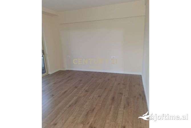 Ambient biznesi me qera 3+1 ne Tirane - 900 Euro