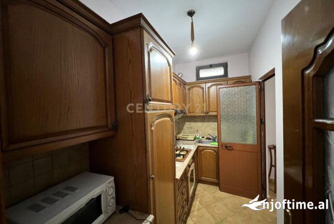 Shtepi me qera Apartament ne Tirane, 2+1, Mobilimi E mobiluar, Pagesa 600  Euro.