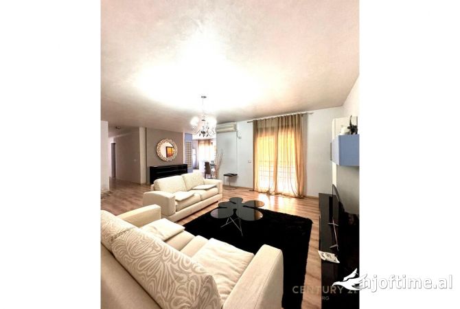 Shtepi me qera 2+1 ne Tirane - 900 Euro