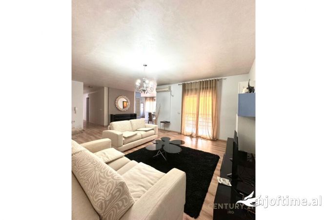 Shtepi me qera 2+1 ne Tirane - 900 Euro