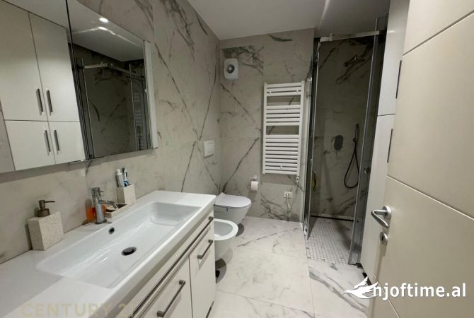 Shtepi me qera Apartament ne Tirane, 2+1, Mobilimi E mobiluar, Pagesa 900  Euro.