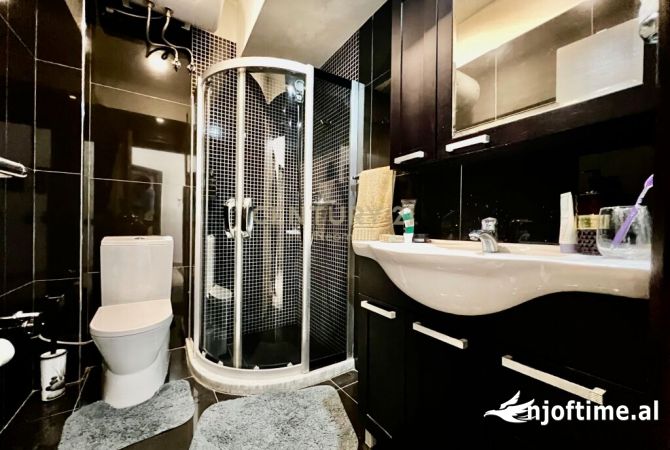 Shtepi me qera Apartament ne Tirane, 2+1, Mobilimi E mobiluar, Pagesa 780  Euro.