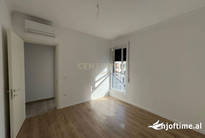 Shtepi me qera Apartament ne Tirane, 2+1, Mobilimi Pjeserisht e mobiluar, Pagesa 550  Euro.