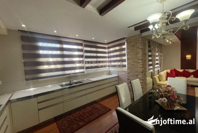 Shtepi me qera Apartament ne Tirane, 2+1, Mobilimi E mobiluar, Pagesa 800  Euro.