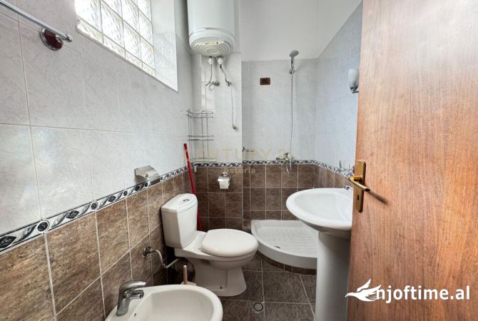 Shtepi me qera Apartament ne Tirane, 2+1, Mobilimi E mobiluar, Pagesa 500  Euro.