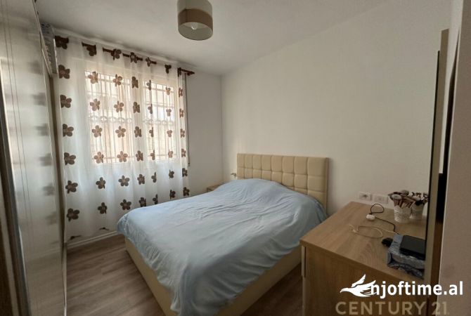 Shtepi ne shitje Apartament ne Tirane, 1+1, Mobilimi E mobiluar, Pagesa 105,000  Euro.