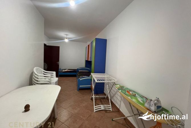Shtepi ne shitje Apartament ne Tirane, 3+1, Mobilimi E mobiluar, Pagesa 132,000  Euro.