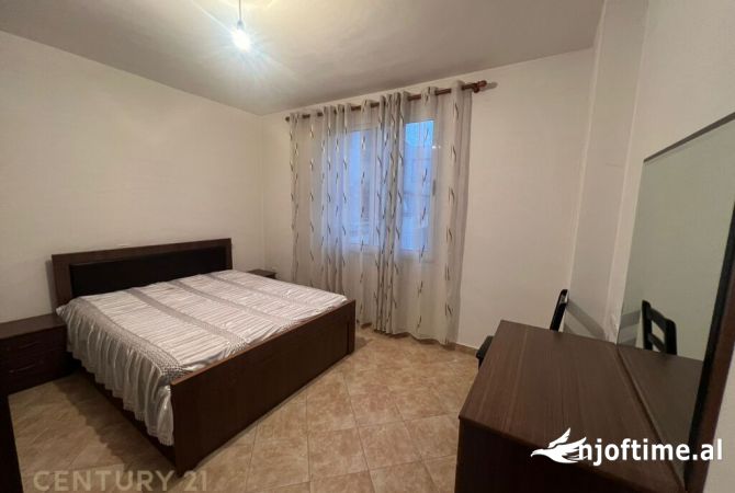 Shtepi ne shitje Apartament ne Tirane, 3+1, Mobilimi E mobiluar, Pagesa 132,000  Euro.