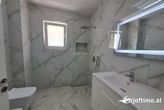 Shtepi ne shitje Apartament ne Tirane, 1+1, Mobilimi Bosh, pa mobiluar, Pagesa 138,000  Euro.
