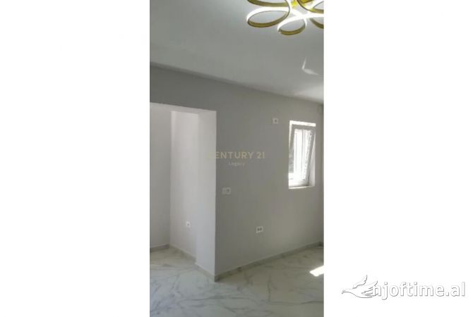 Shtepi ne shitje Apartament ne Tirane, 1+1, Mobilimi Bosh, pa mobiluar, Pagesa 138,000  Euro.