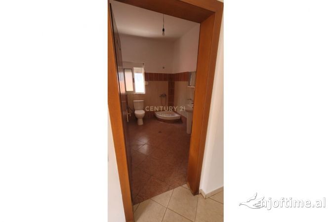 Shtepi ne shitje Vila Luksoze ne Tirane, 2+1, Mobilimi Bosh, pa mobiluar, Pagesa 295,000  Euro.