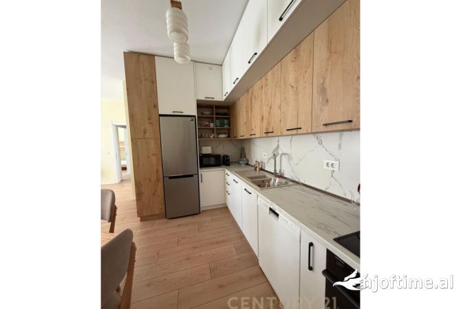 Shtepi me qera 2+1 ne Tirane - 1,000 Euro