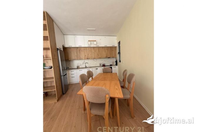 Shtepi me qera 2+1 ne Tirane - 1,000 Euro