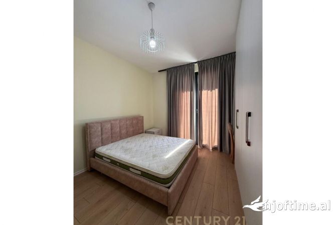 Shtepi me qera Apartament ne Tirane, 2+1, Mobilimi E mobiluar, Pagesa 1,000  Euro.